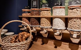 Capsule Hotel - Alpine Garden Zurich Airport